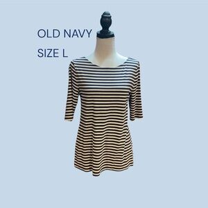 OLD NAVY 3/4 SLEEVE T-SHIRT SIZE LARGE VERY GENTLY WORN